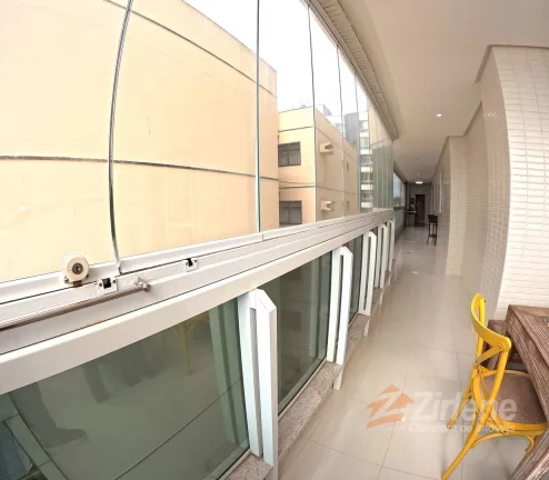 Imagem Belíssimo Apartamento de 3 Quartos na Praia do Morro