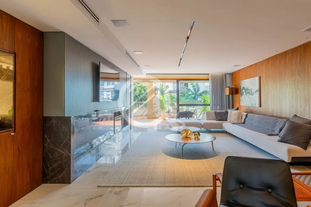 Imagem Apartamento com 405 m² de área privativa, 4 suítes transformadas em 3, TOTALMENTE REFORMADO, com ...