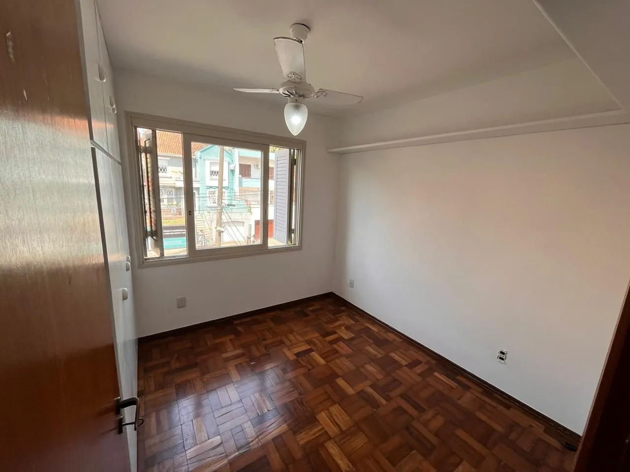 Imagem Apartamento de dois quartos e uma vaga de garagem no bairro Petrópolis em POA/RS