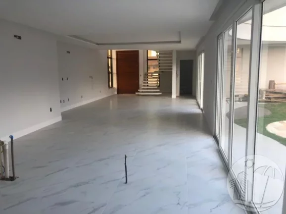 Imagem Linda casa no CALEDÔNIA em Camboriú com 3 Suítes de Esquina