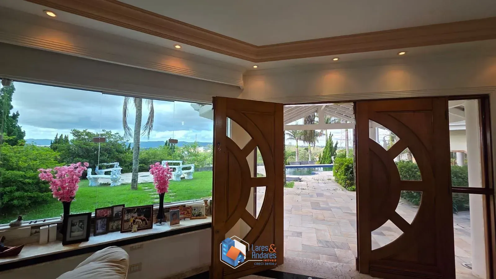 Imagem Casa Impecável com piscina de borda e vista infinita, um refúgio bem localizado no Portal Roselândia, Cotia, SP