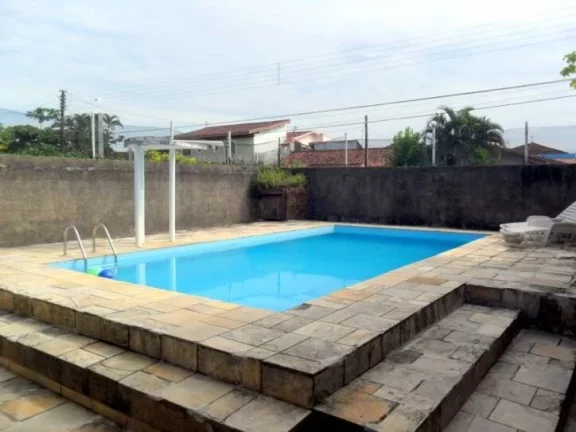 Imagem CASA EM DOIS LOTES - LADO LINHA - PISCINA