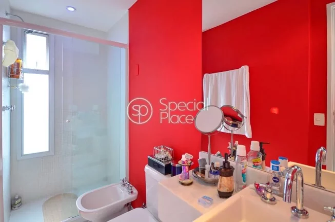 Imagem Apto duplex rico em iluminação natural, amplo living e lavabo. Possui 146m² muito bem distribuíd...