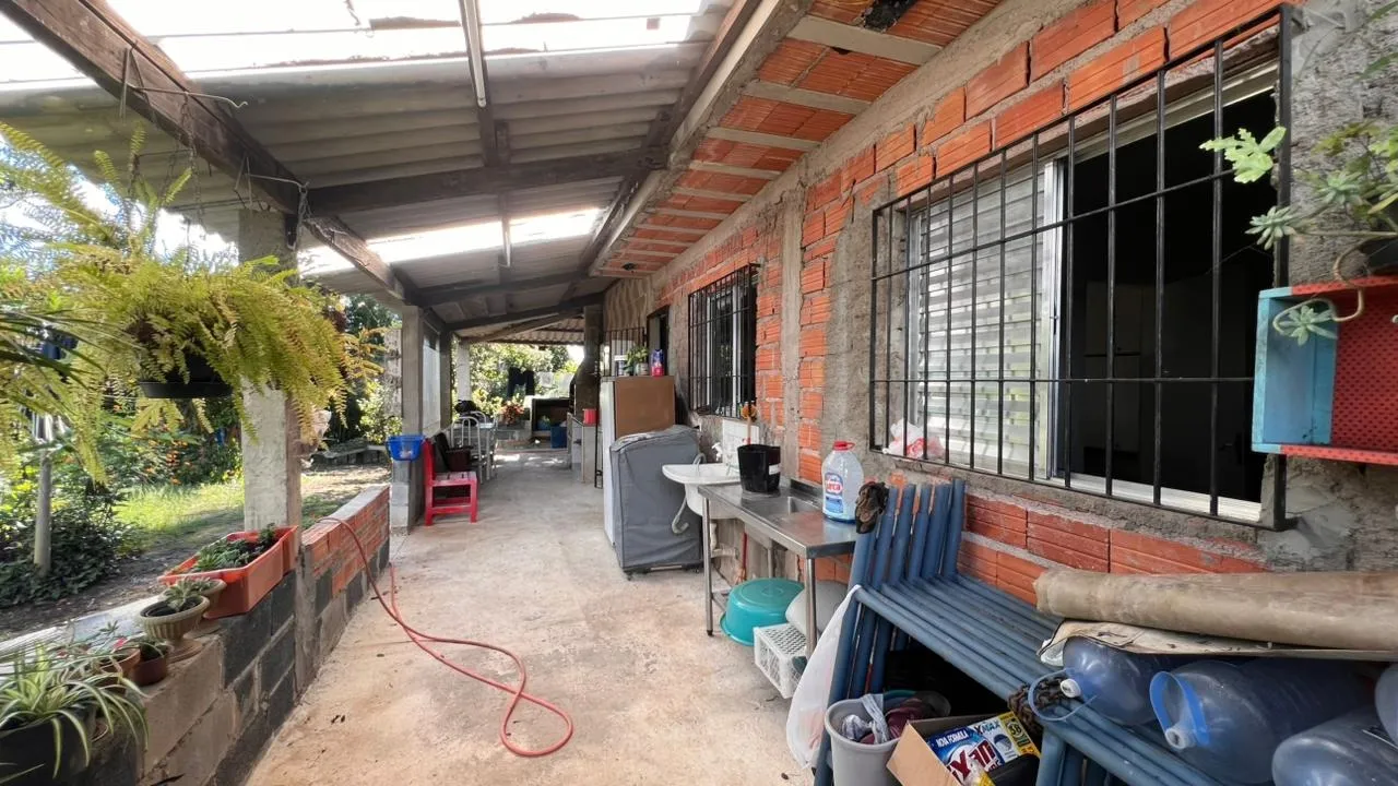 Imagem Casa térrea avarandada porteira fechada em terreno de 980 m² à 500mts da Represa de Itupararanga