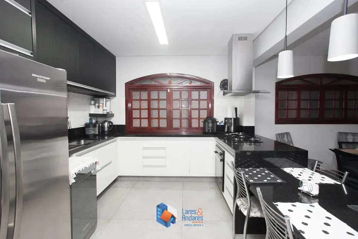 Imagem Sobrado para venda em Vila Pereira Barreto com 3 quartos, sendo 2 suítes, 200m²
