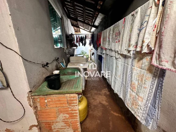 Imagem Imóvel Comercial localizado no setor Dona Sínica em Itumbiara-Go contendo 02 Pontos comerciais e 03 casas residenciais