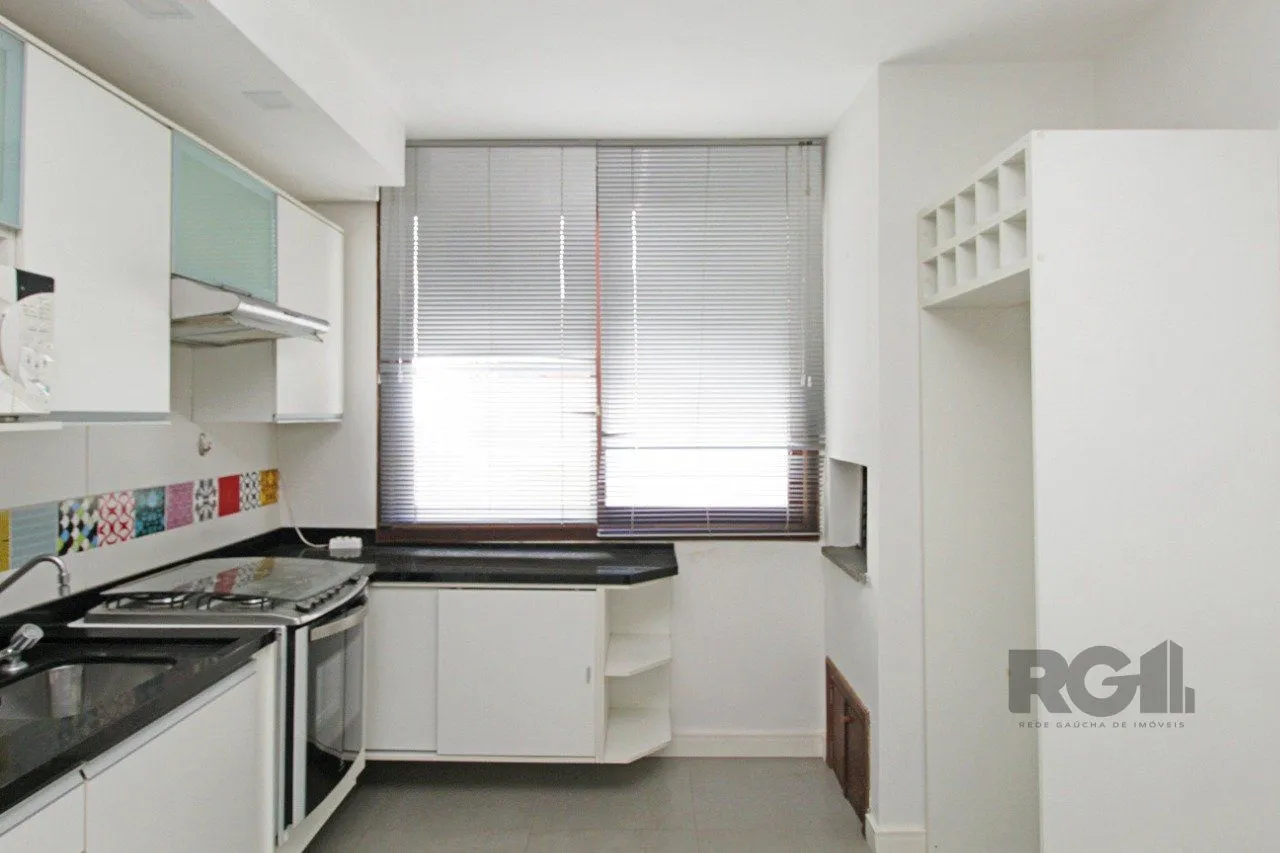 Imagem Apartamento de 2 dormitórios e 1 vaga de garagem no bairro Santana em PoA