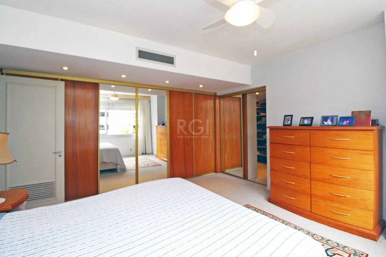 Imagem Apartamento para Venda - 245.75m², 3 dormitórios, sendo 1 suites, 2 vagas - Moinhos de Vento