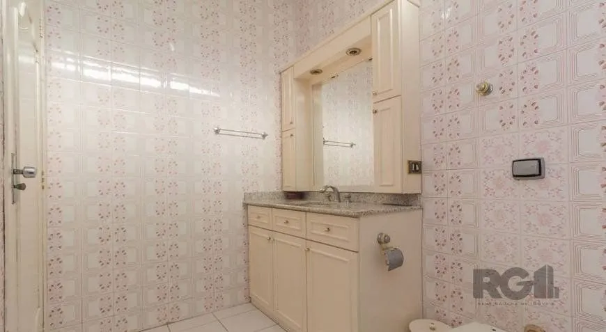 Imagem Casa 250m² - 5 dormitórios, 2 suítes e 4 vagas no bairro Santa Maria Goretti