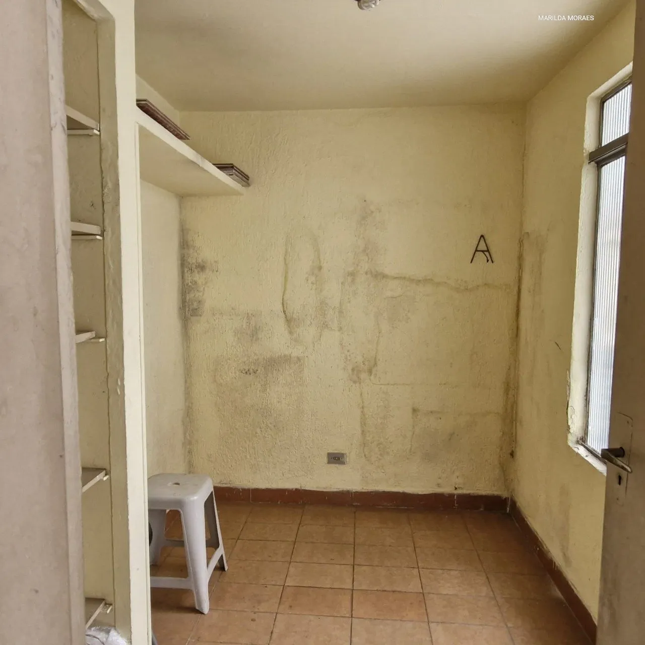 Imagem Casa confortável de 2 dormitórios, 2 banheiros, sala para dois ambientes, com entrada lateral e va...