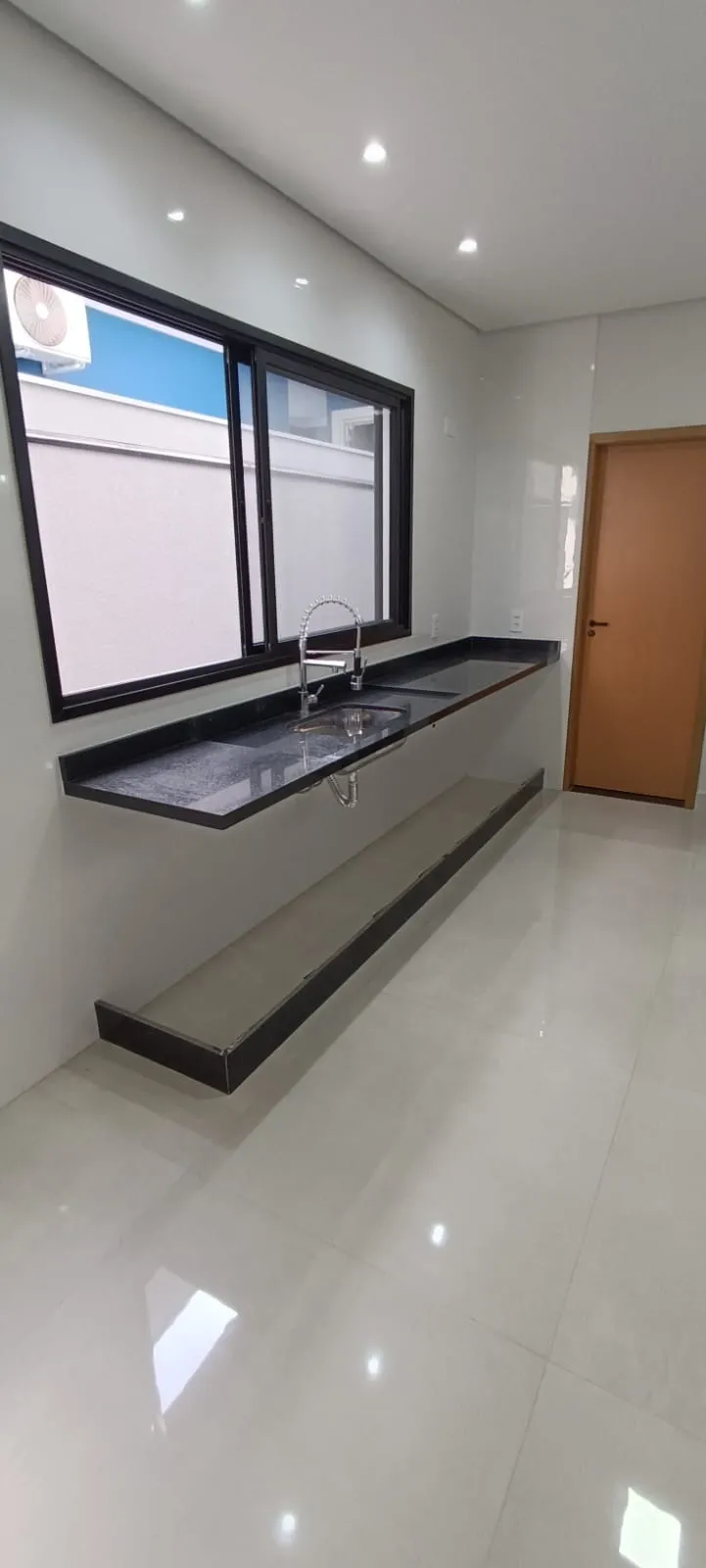 Imagem Casa de Alto Padrão no Condomínio Golden Park ? 225m², 3 Suítes, Piscina e Área Gourmet