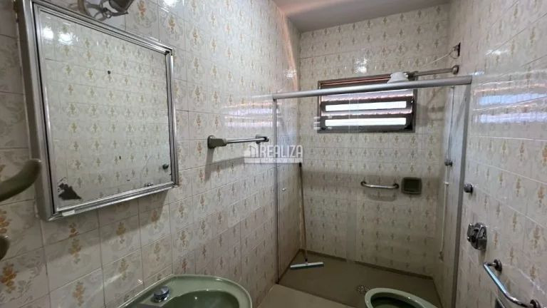 Imagem Casa para alugar no bairro Irmãos Soares, em Uberaba - 4 dormitórios e área de lazer!