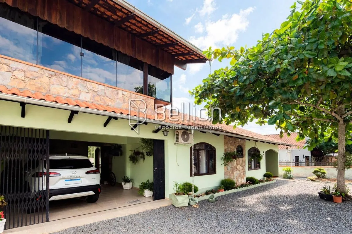 Imagem Belíssima casa no bairro dos lagos em rodeio.