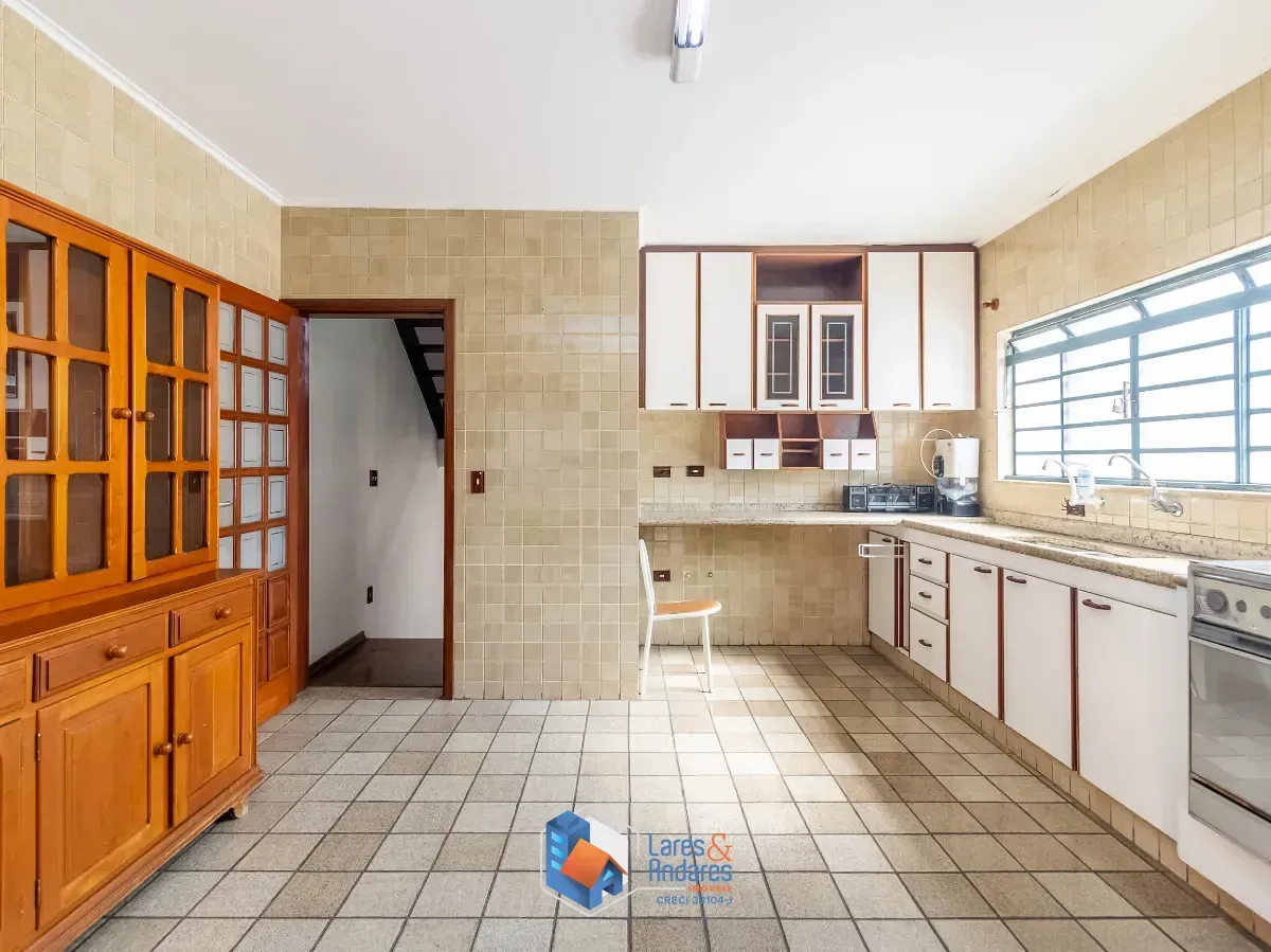 Imagem Sobrado para venda em Jardim Regina com 3 quartos, sendo 1 suíte, 226m²
