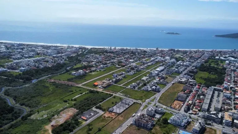 Imagem Casa com 4 suítes e 4 vagas de garagem em condomínio Fechado nos Ingleses – Florianópolis/SC