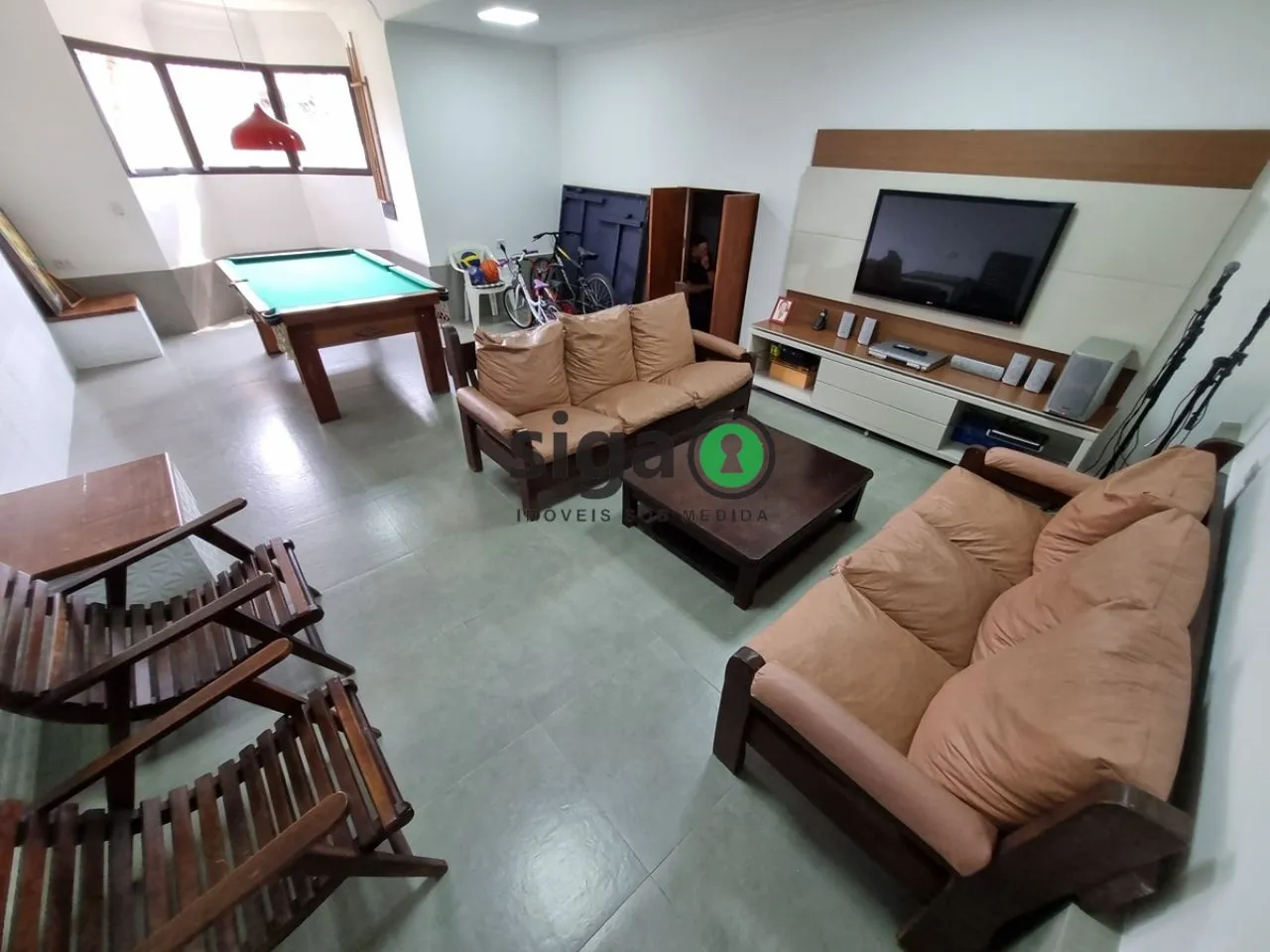 Imagem Casa a venda na Granja Viana com 4 dormitórios