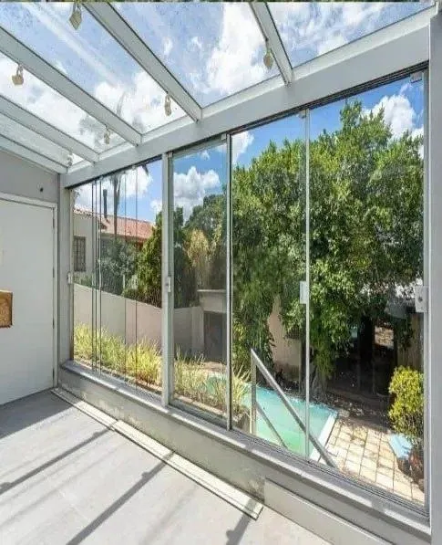 Imagem Excelente casa de 220m² com 3 dormitórios no bairro Tristeza.