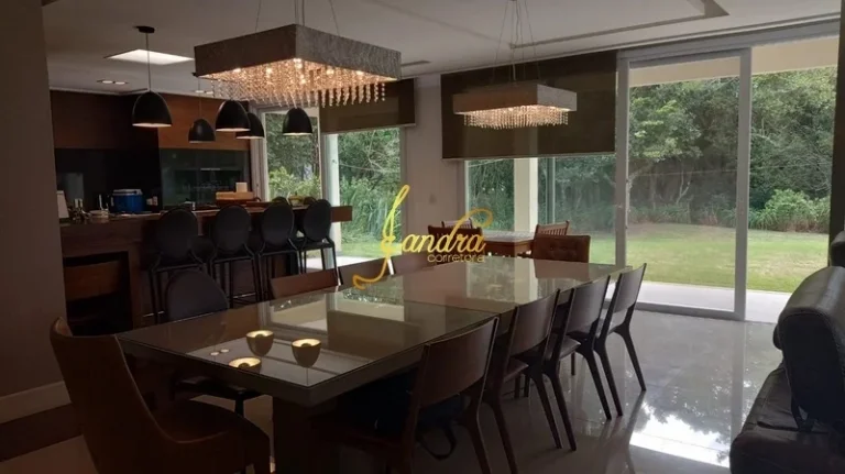 Imagem Linda sobrado com 04 suítes, piscina, piso aquecido,