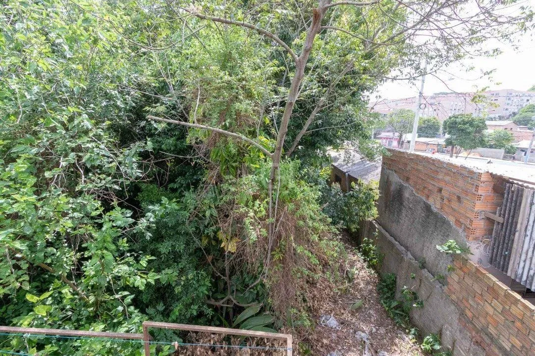 Imagem terreno com 605m², 11m de frente e 55m de frente a fundos.