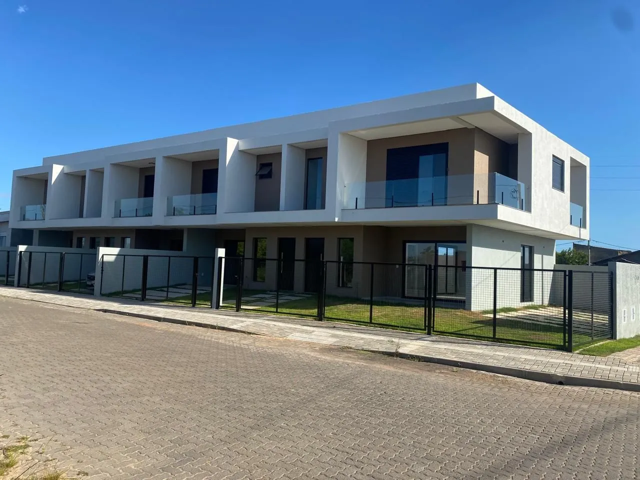 Imagem Casa com 03 quartos, sendo 01 suíte na Praia da Cal