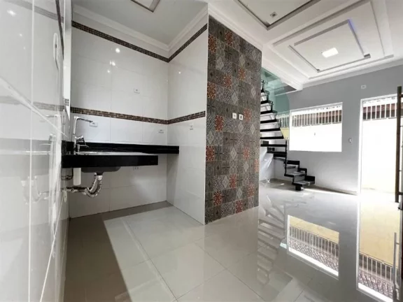 Imagem Sobrado com 3 dormitórios à venda, 73 m² por R$ 325.000 - Mirim - Praia Grande/SP