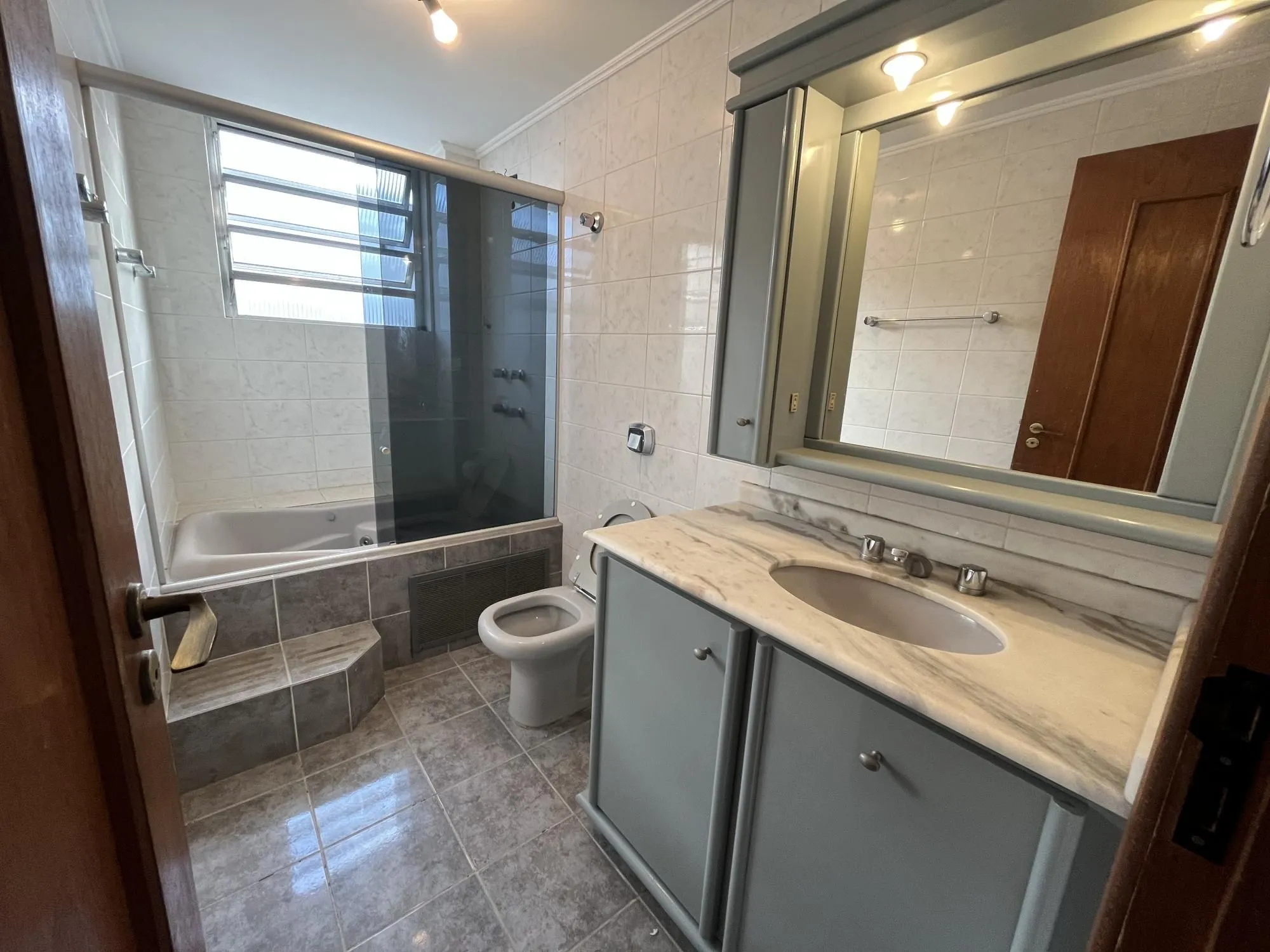 Imagem Apartamento de 2 quartos, opção 3º quarto ou gabinete e 1 vaga de garagem