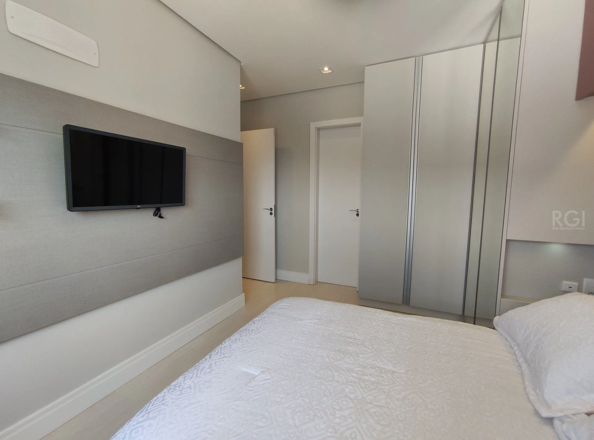 Imagem Apartamento para Venda - 57.72m², 2 dormitórios, sendo 1 suites, 1 vaga - Santo Antonio