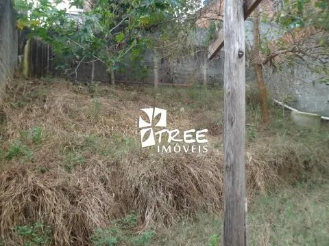 Imagem VENDA DE CASA NO JARDIM PINHEIRO, EM ARUJÁ/SP, 250m² com 2 quartos, sala de estar com varanda em frente, lavanderia e garagem p/ 2 autos. CONSULTE-NOS