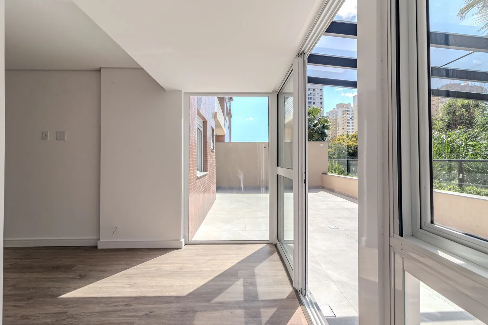 Imagem Apartamento Garden Espetacular: Pátio Privativo, Conforto Térmico e Sol na Medida Certa!