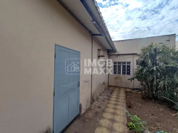 Imagem Casa à venda em Taguatinga Norte: 280m², 3 quartos, 1 suíte, 3 banheiros. Oportunidade por R$700 mil!