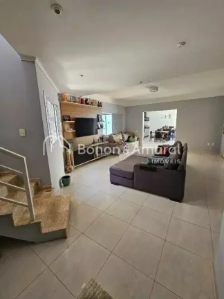 Imagem A casa conta com 3 dormitórios, sendo 1 suíte espaçosa, além de banheiro social e lavabo. As sal...