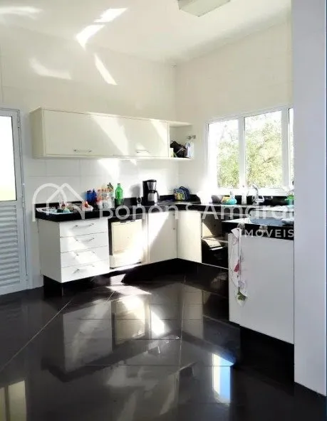 Imagem "Casa Elegante e Aconchegante em Condomínio com Lazer Completo"