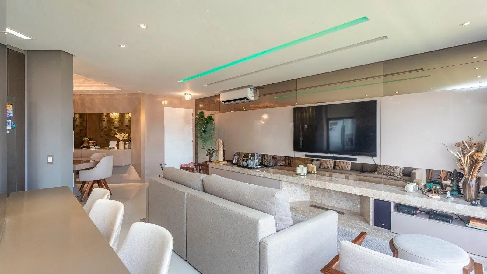 Imagem Apartamento com 3 quartos, 3 vagas e 105m² - Bairro Vila Jardim