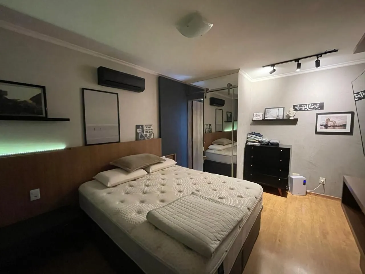 Imagem Apartamento à venda, 2 Quartos, 2 Banheiros, 2 Vagas, Bairro Menino Deus