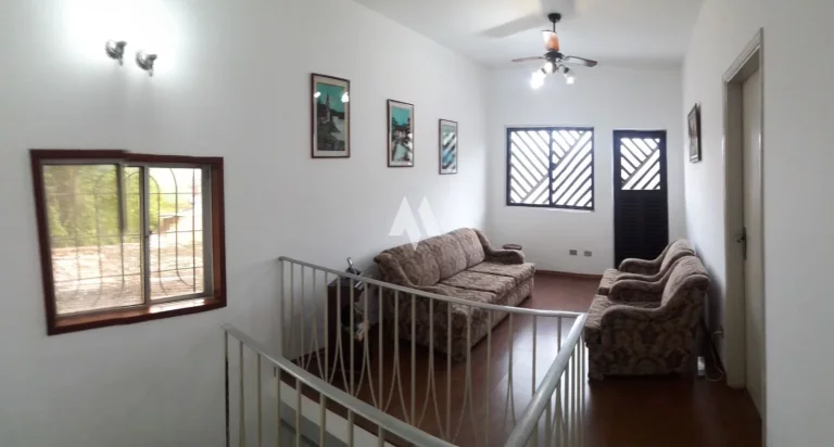 Imagem Casa à Venda no Centro de São Vicente– 307,73m², 4 Quartos, 1 Suíte, 4 Banheiros e Área de Festas