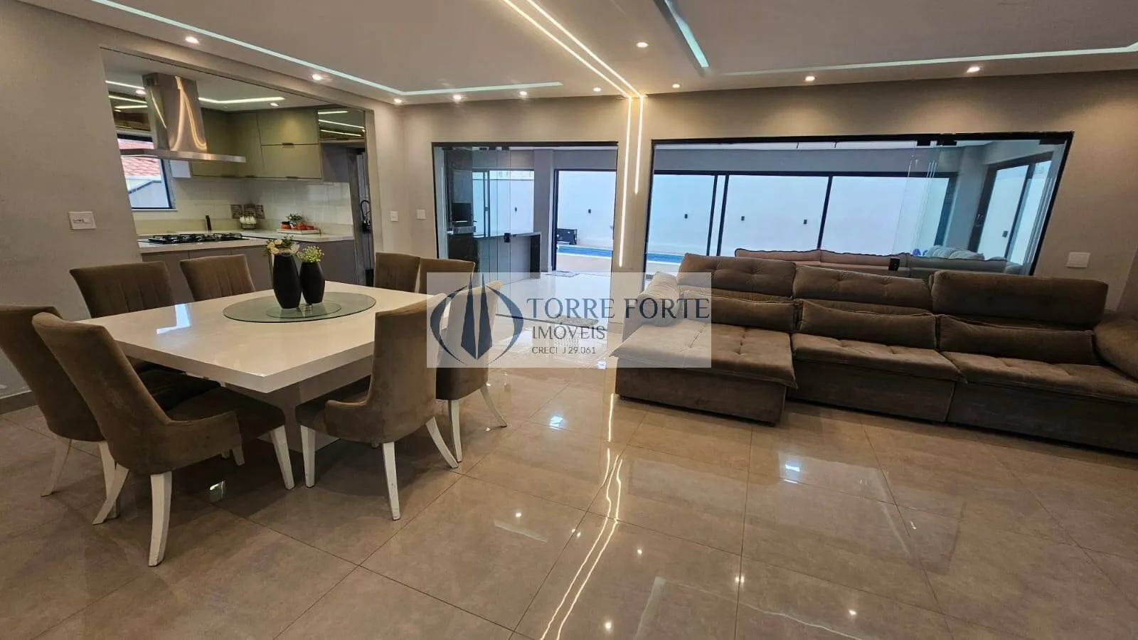 Foto do imóvel Ótima casa 396 m², 3 dormitórios sendo 1 suíte, 5 banheiros, em S.C do Sul em Rua Pasteur