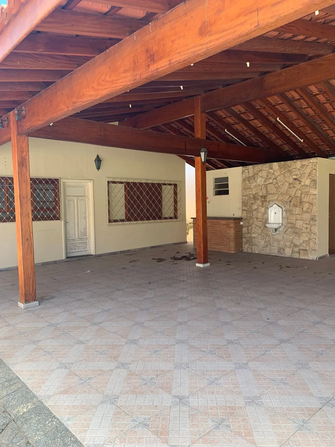 Imagem Amplo Imóvel Comercial à Venda e Locação no São Benedito - Ideal para Consultórios, Escritórios e Mais!
