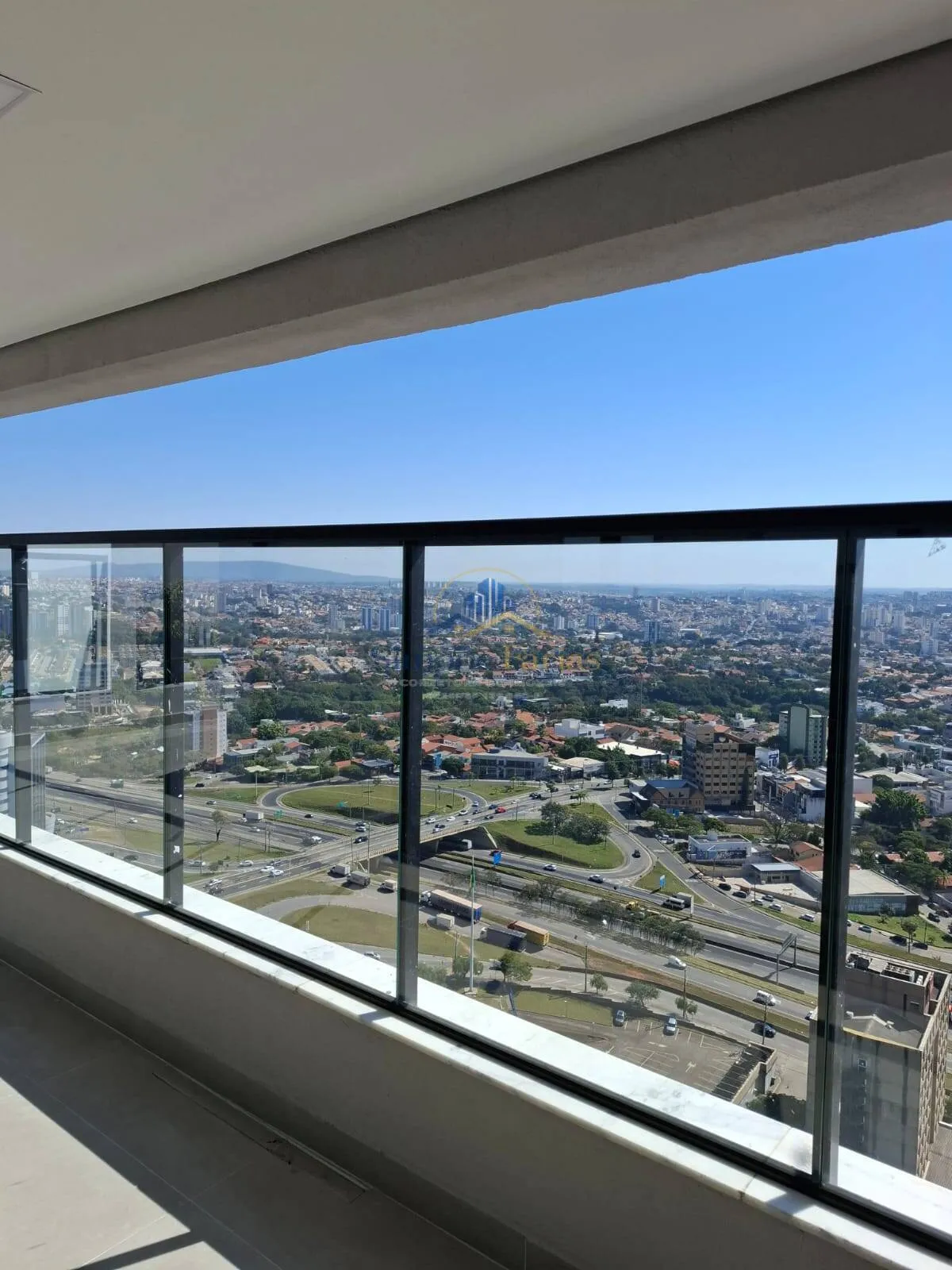 Imagem Apartamento à venda ou locação com 3 suítes e 3 vagas no Parque Campolim