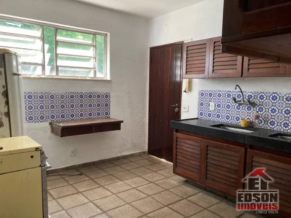 Imagem Vendo Casarão em Itaipuaçu com 5 Quartos, 2 Suítes.