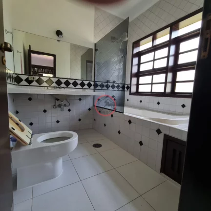 Imagem CASA COM 3 QUARTOS , SALA ESTAR ,SALA DE JANTAR, PISCINA, LAVANDERIA , ACESSO AO RIO ,BANHEIROS, LAVABO,3 VAGAS,974 mt de terreno