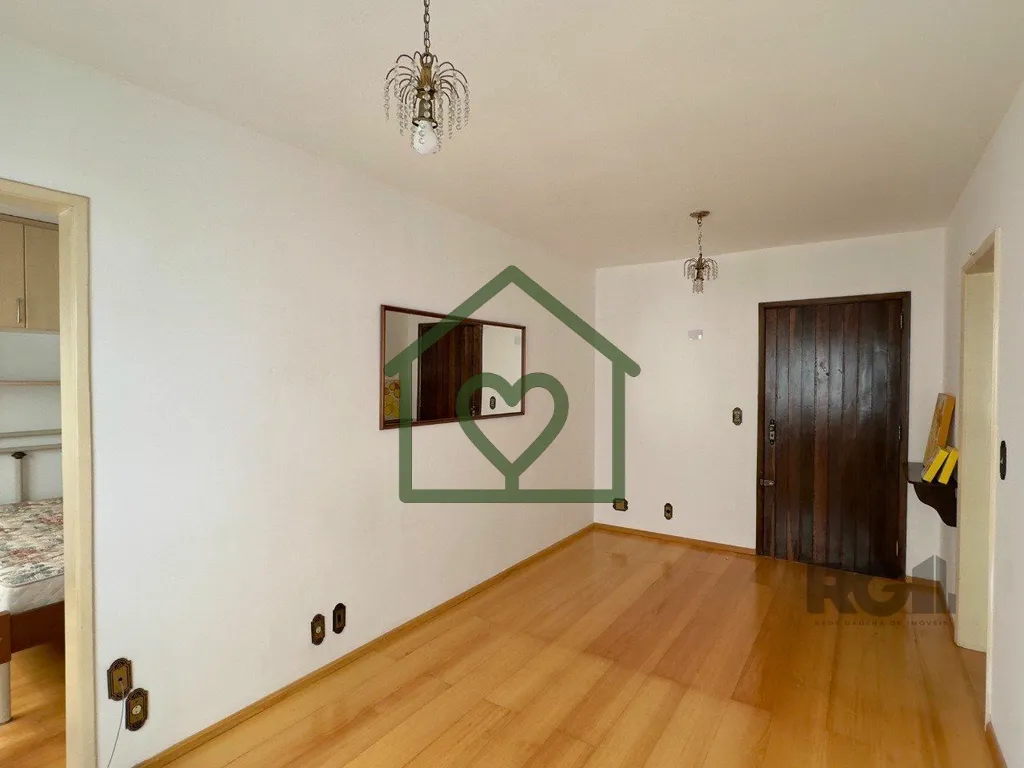 Imagem Apartamento semimobiliado de 38m2, com um dormitório, living para dois ambientes, cozinha ampla com...