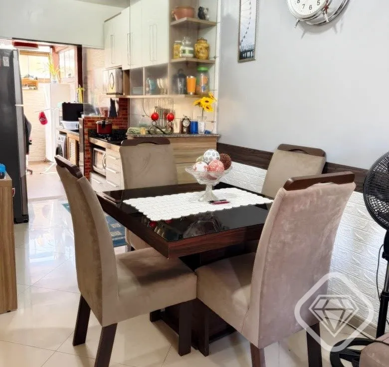 Imagem Casa em condomínio no bairro Hípica, semi mobiliada, totalmente reformada com pátio amplo e excel...