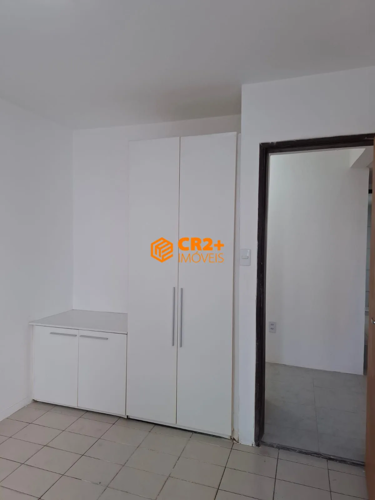 Imagem Vendo apartamento reformado em Boa Viagem com 121m²