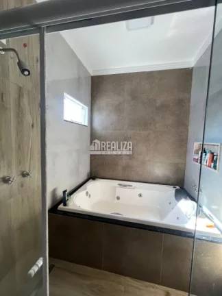 Imagem Casa com piscina aquecida e varanda gourmet no Condomínio Estância dos Ipês, em Uberaba!
