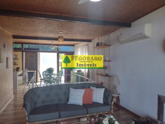 Imagem Casa à venda em Caraguatatuba-SP: 3 quartos, suíte, sala com vista para o mar e deck com hidro!
