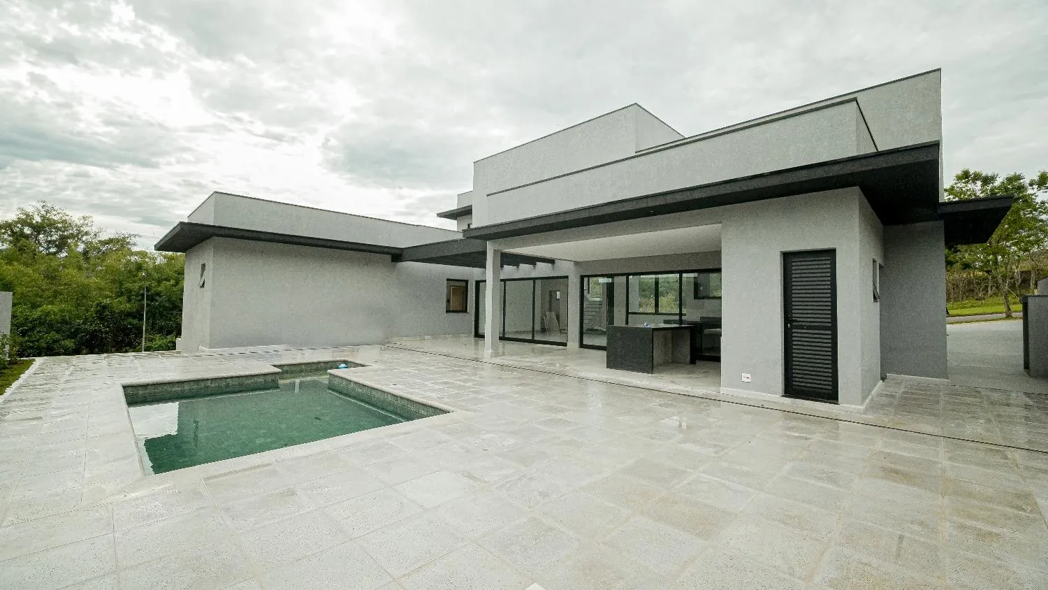 Imagem Casa à venda em condomínio fechado | 3 dormitórios | Piscina | 638 m² de terreno