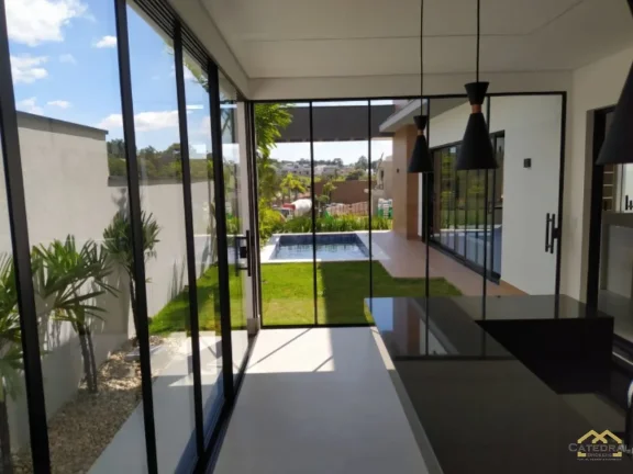 Imagem Casa Térrea com 3 suítes e 4 vagas cobertas no condomínio Brisas Jundiaí