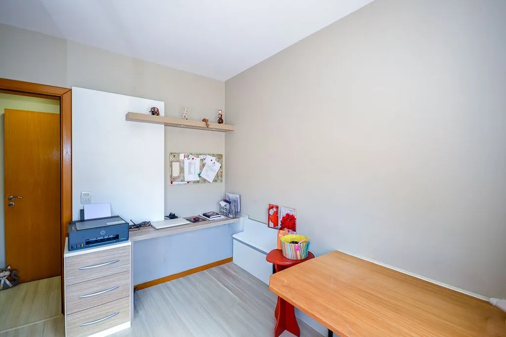 Imagem Apartamento 3 Dormitórios com Suíte e 2 Vagas na Tristeza, próximo ao barra shopping