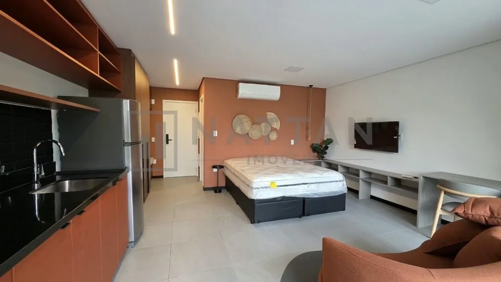 Imagem Studio mobiliado com 59 m², varanda e condomínio com piscina, sauna e quadra poliesportiva