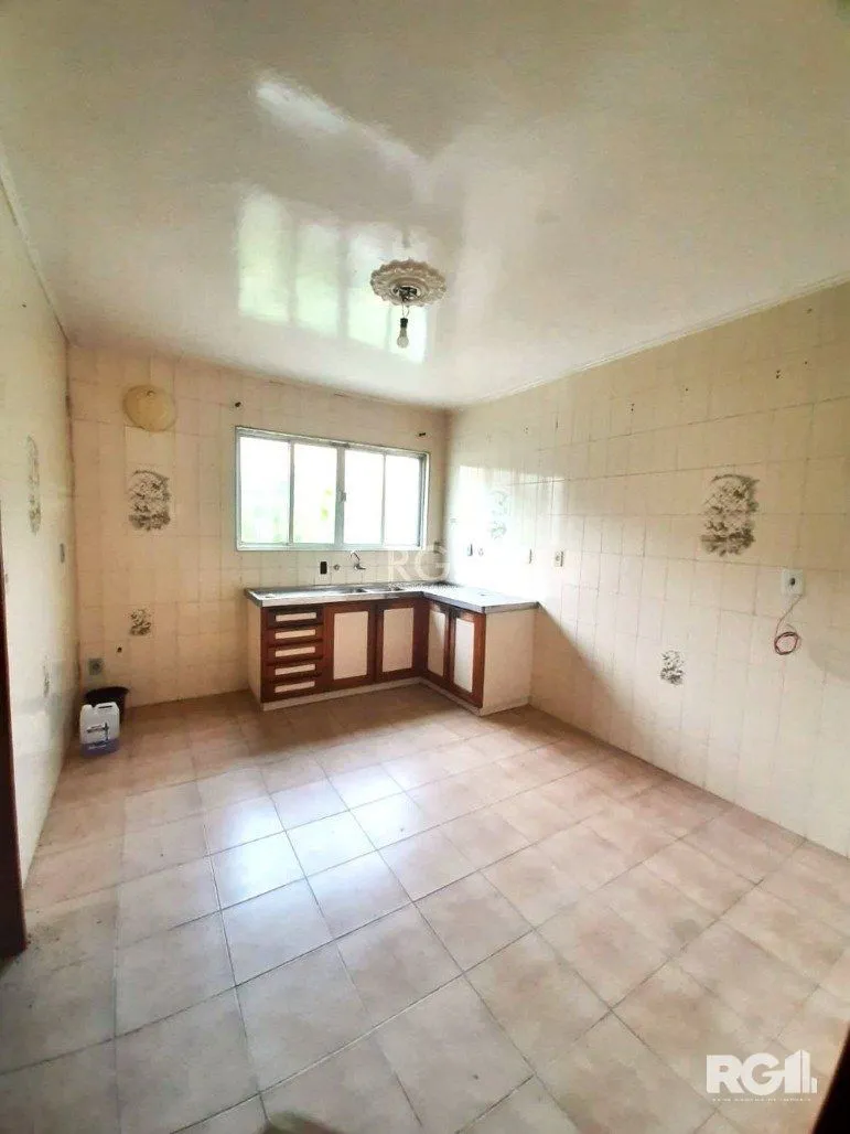 Imagem Casa com 351,60m2 de área construída em propriedade de 743m2 no Bairro Jardim Carvalho.